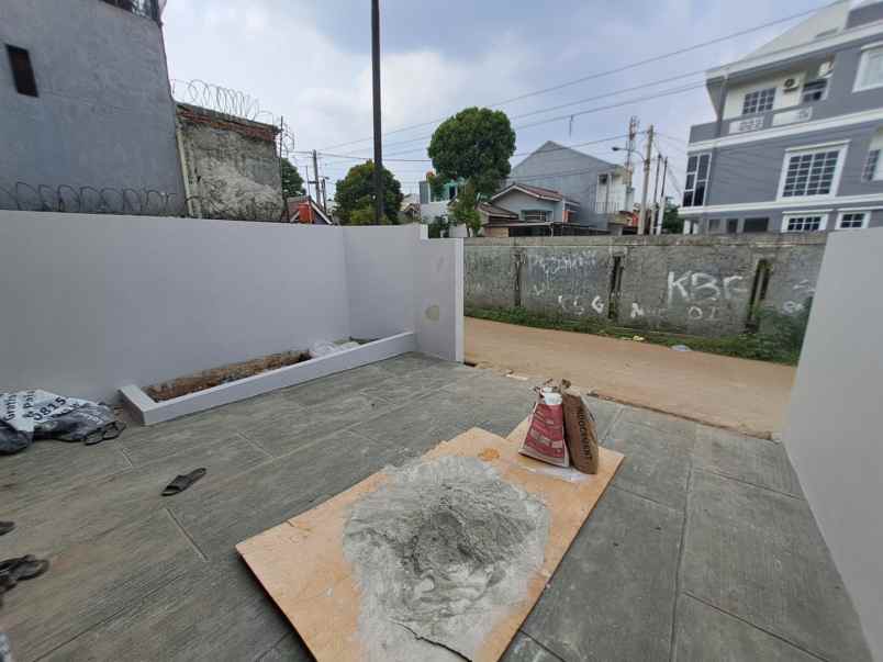 dijual rumah tr00185