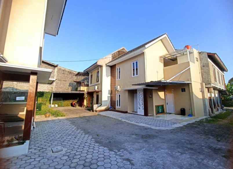 dijual rumah trihanggo