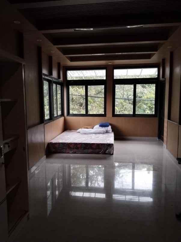 dijual rumah turangga