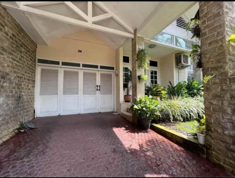 dijual rumah type open styel di cinere