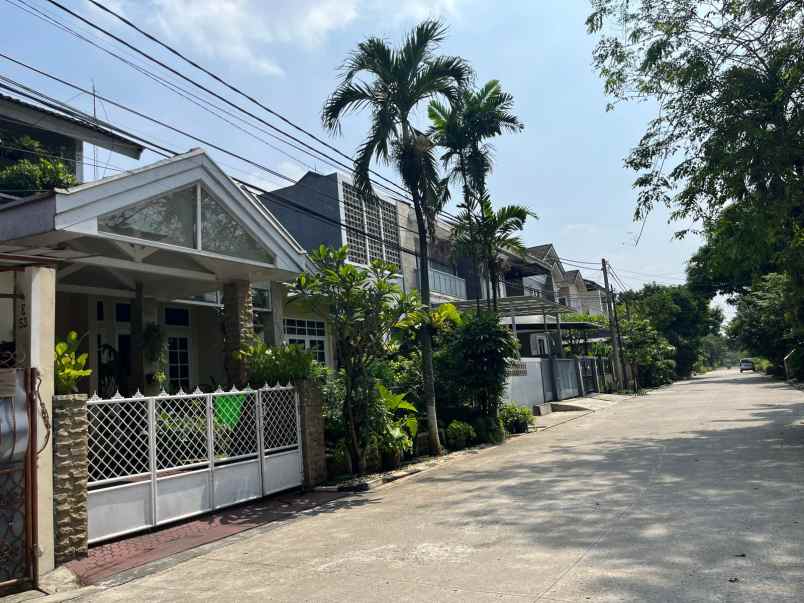 dijual rumah type open styel di cinere