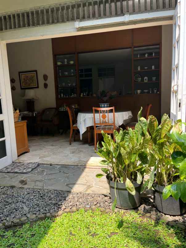 dijual rumah type open styel di cinere