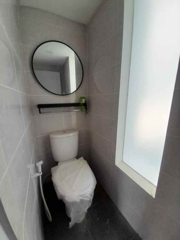 dijual rumah ujung menteng