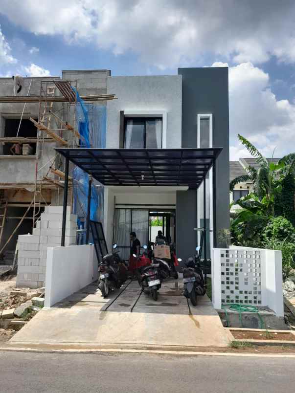 dijual rumah ujung menteng