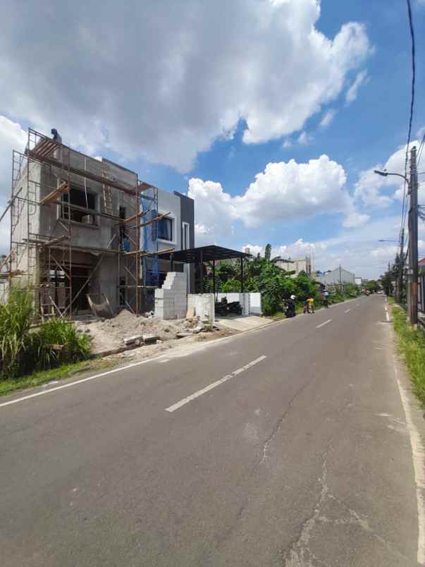 dijual rumah ujung menteng