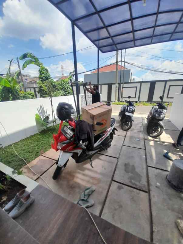 dijual rumah ujung menteng
