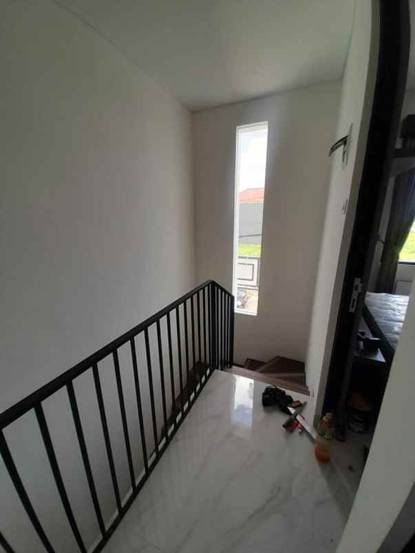 dijual rumah ujung menteng