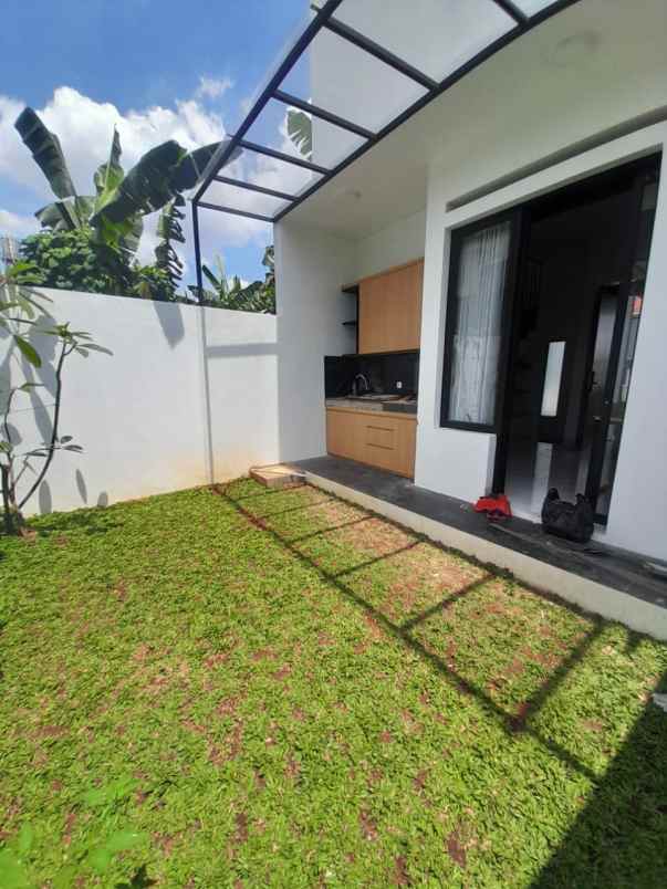 dijual rumah ujung menteng