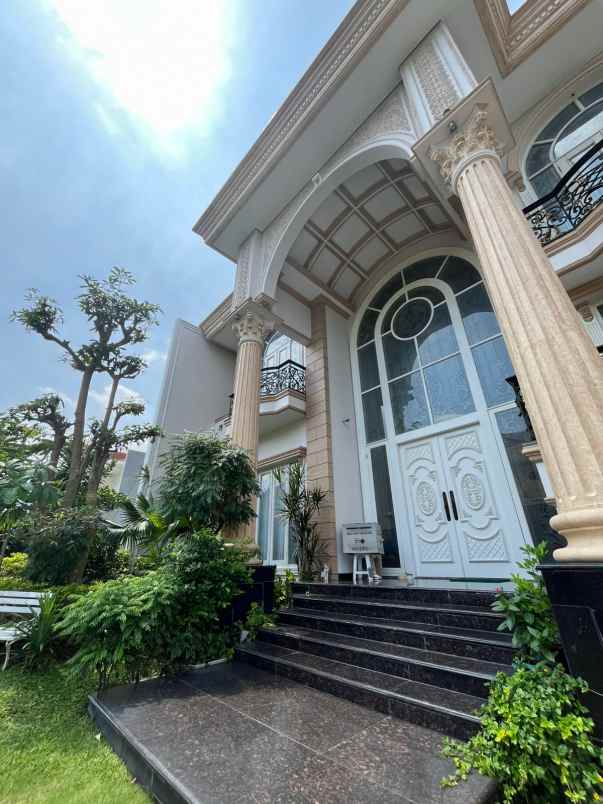 dijual rumah vbr pakuwon indah