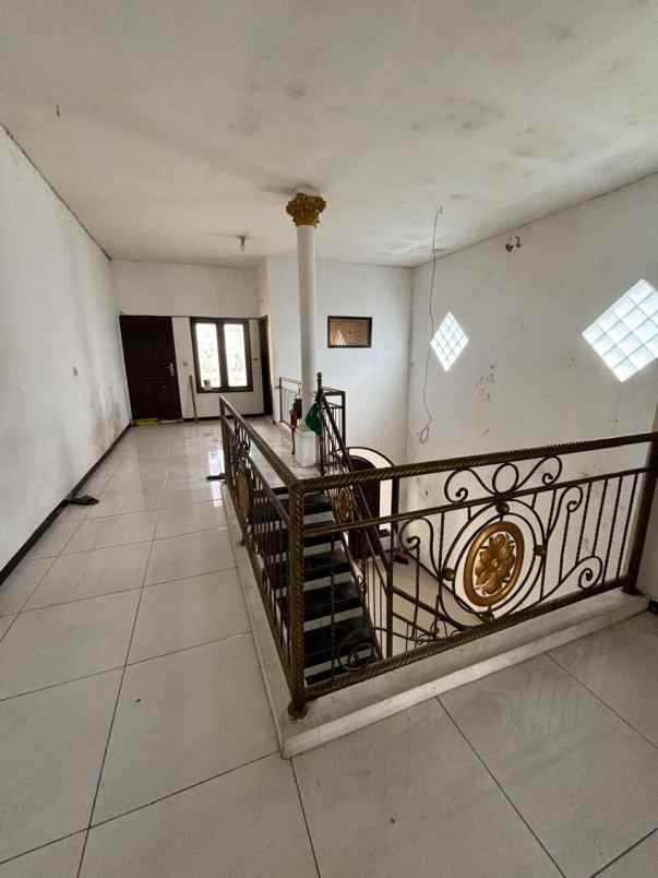 dijual rumah villa bukit tidar