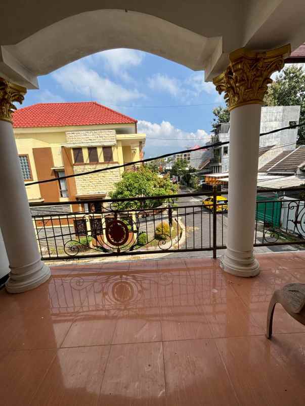 dijual rumah villa bukit tidar