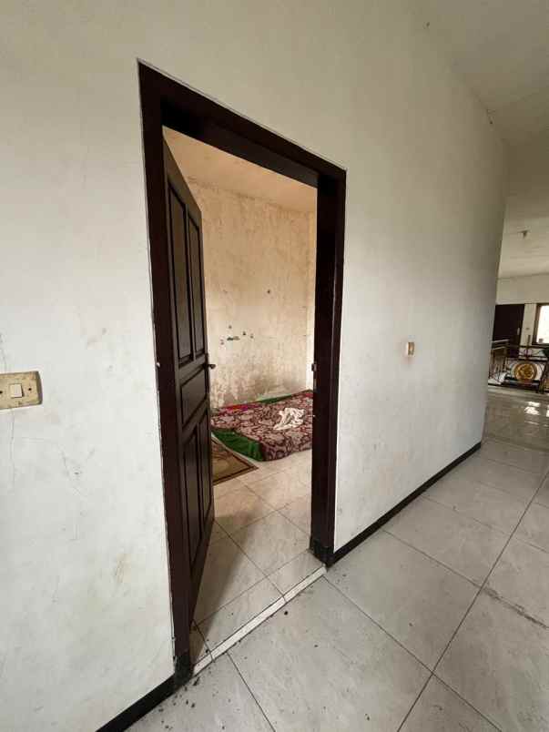 dijual rumah villa bukit tidar