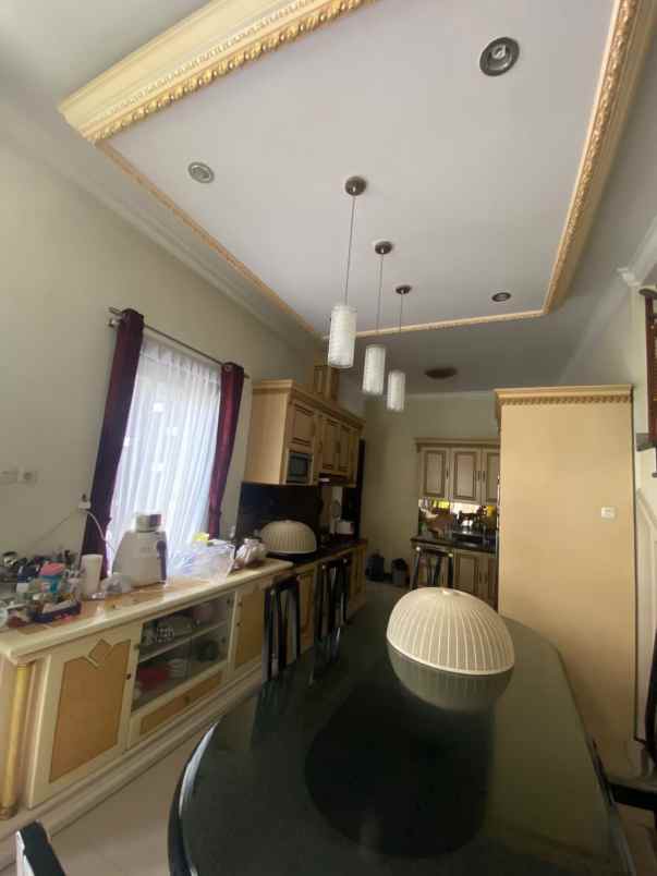 dijual rumah villa westwood pakuwon city