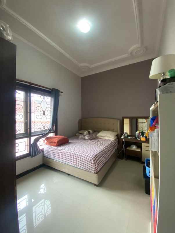 dijual rumah villa westwood pakuwon city
