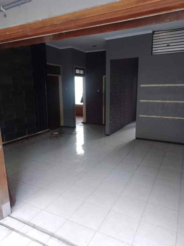 dijual rumah wisma medokan selatan