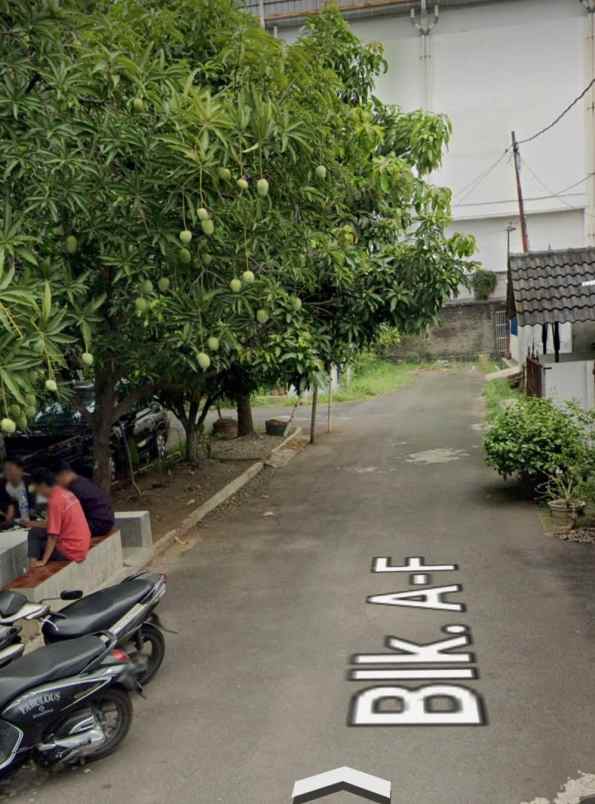 dijual tanah ada bangunan nya