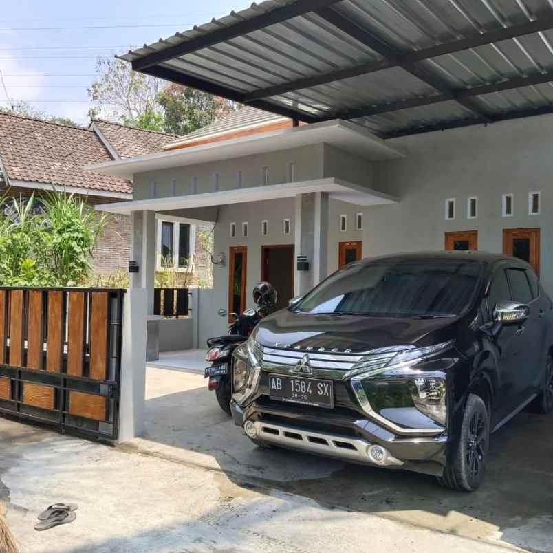 dijual villa 5 menit kampus umy