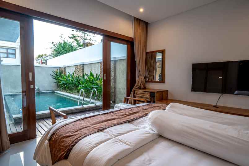 dijual villa jalan raya uluwatu no 77