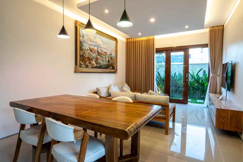 dijual villa jalan raya uluwatu no 77