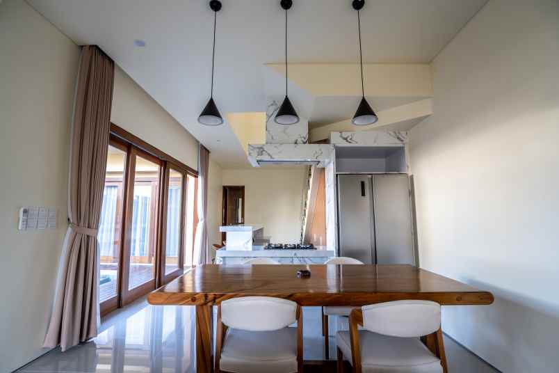 dijual villa jalan raya uluwatu no 77