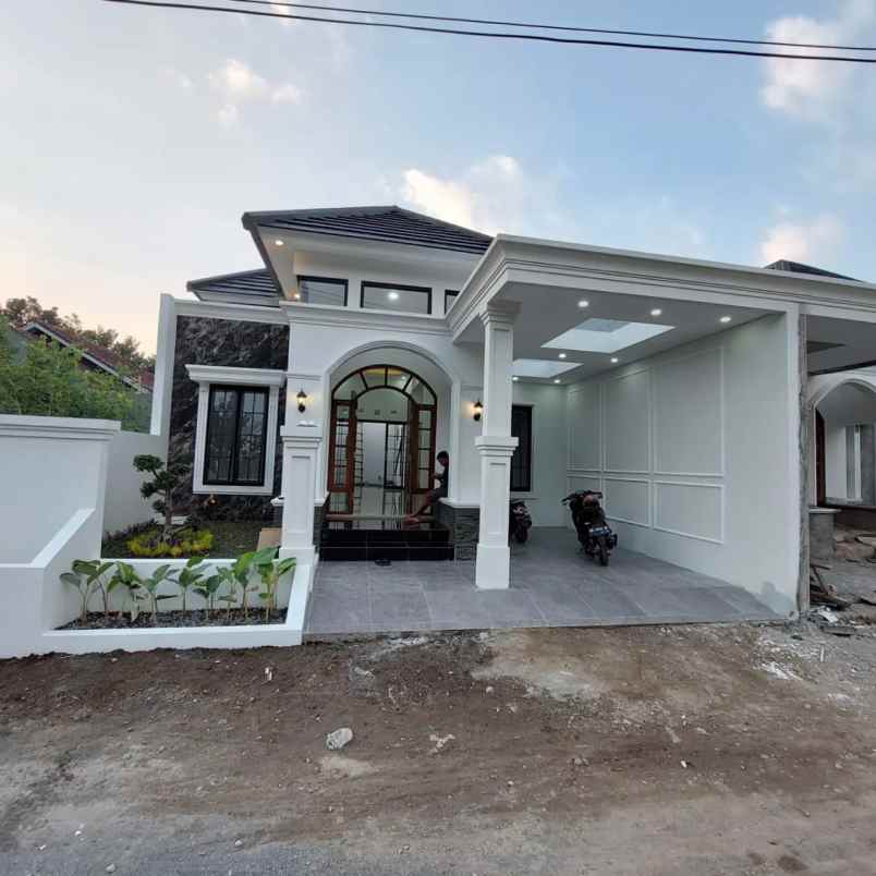 dijual villa jl kaliurang km 12