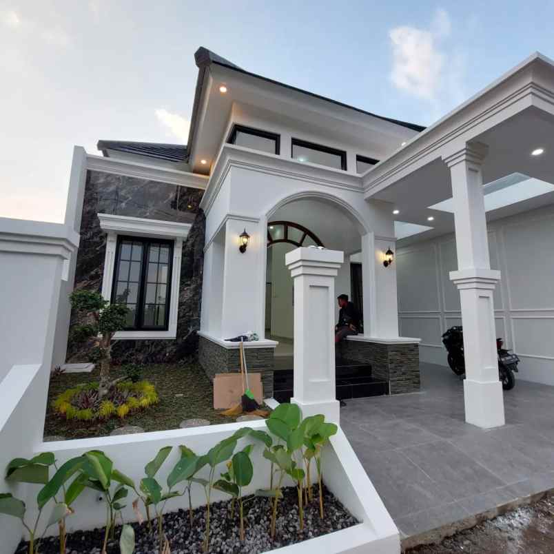 dijual villa jl kaliurang km 12