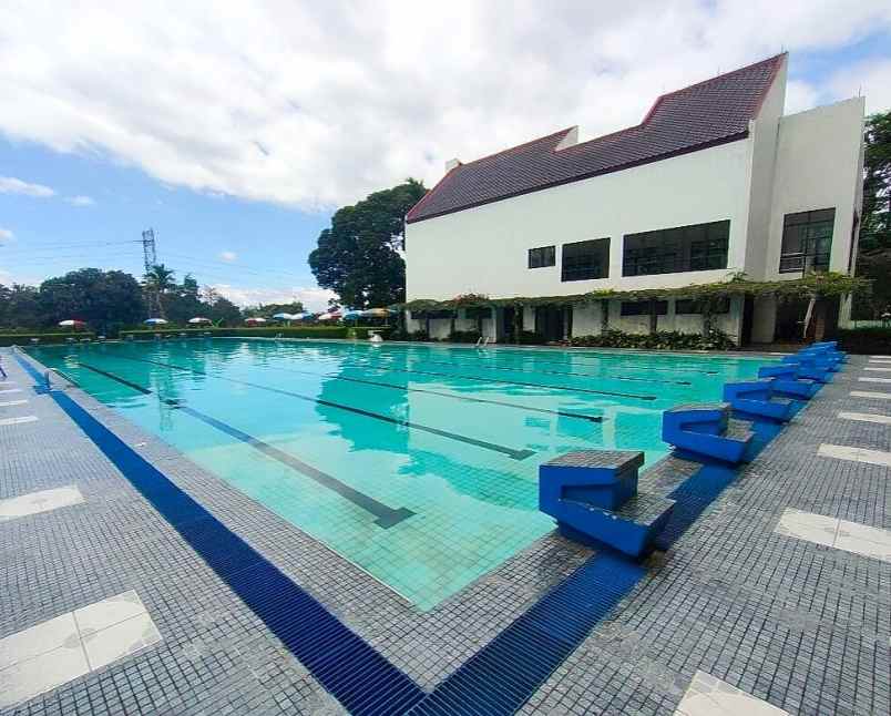 dijual villa jl mega mendung puncak