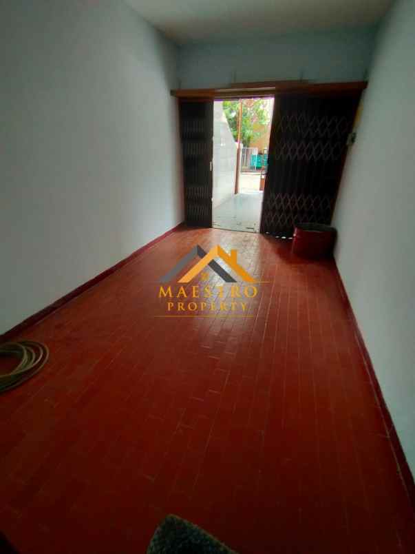 dijual villa komplek jati mas jalan