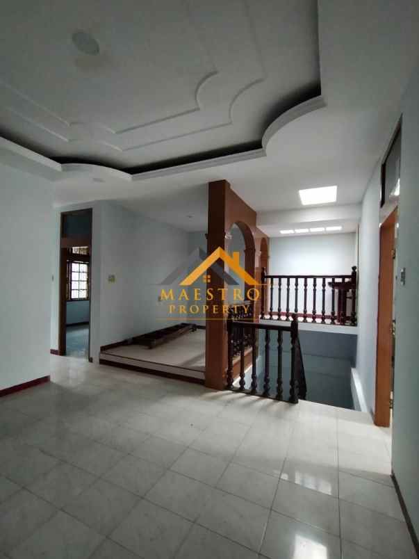 dijual villa komplek jati mas jalan