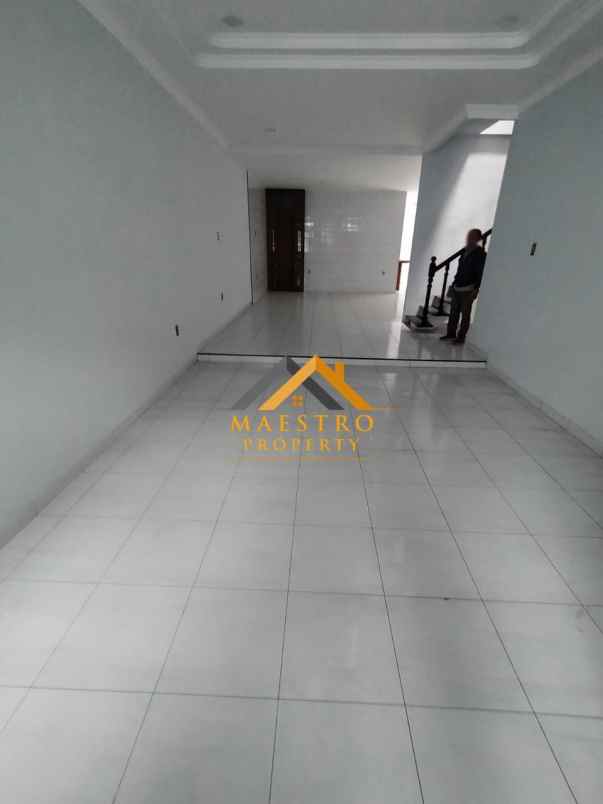 dijual villa komplek jati mas jalan