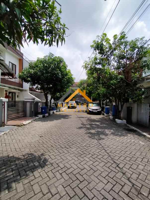 dijual villa komplek jati mas jalan