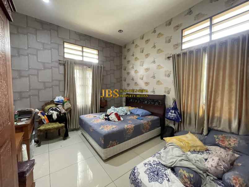 dijual villa komplek royal sumatera