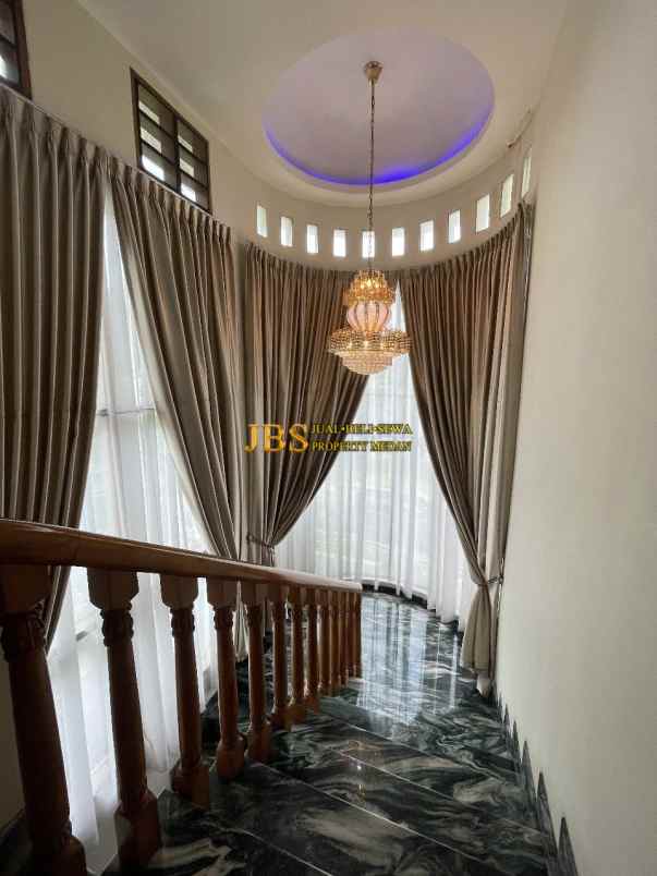 dijual villa komplek royal sumatera