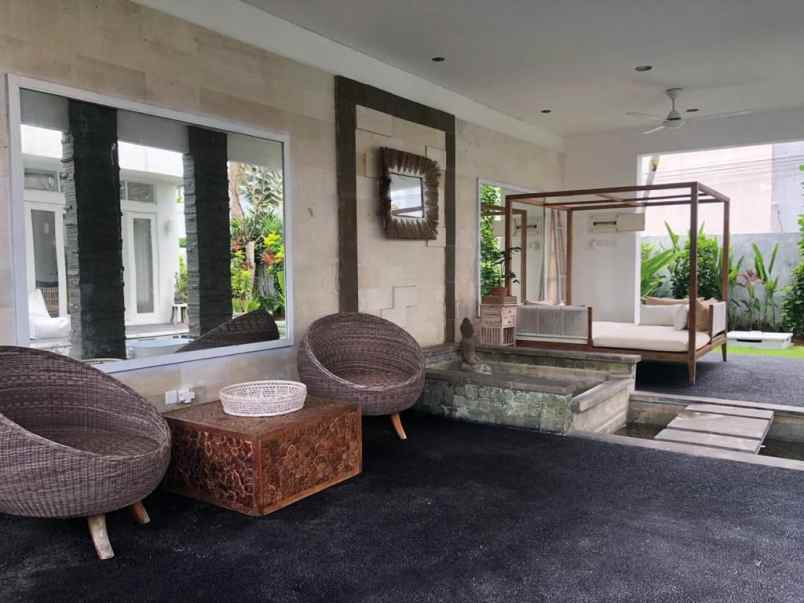 dijual villa lantai 2 lokasi brawa canggu