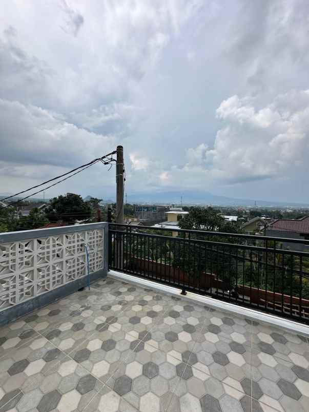 dijual villa mewah daerah dau dengan view kota malang