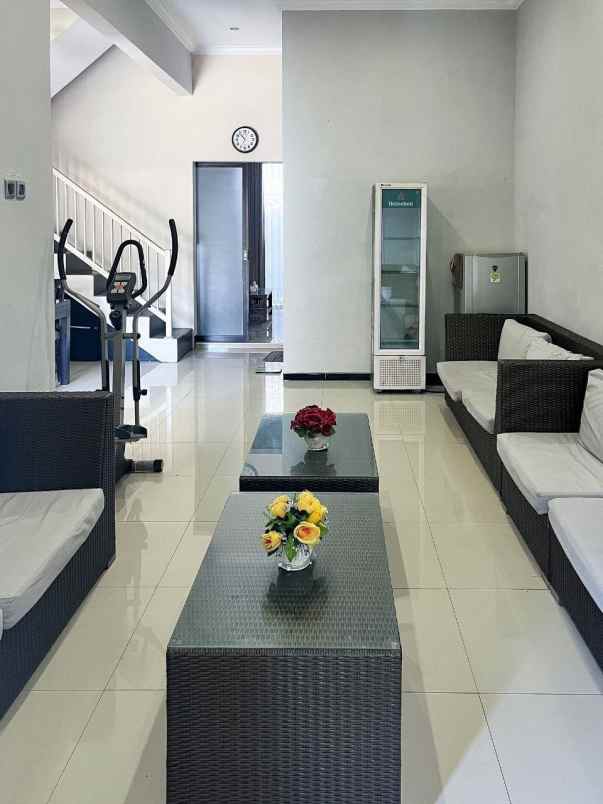 dijual villa oro oro ombo