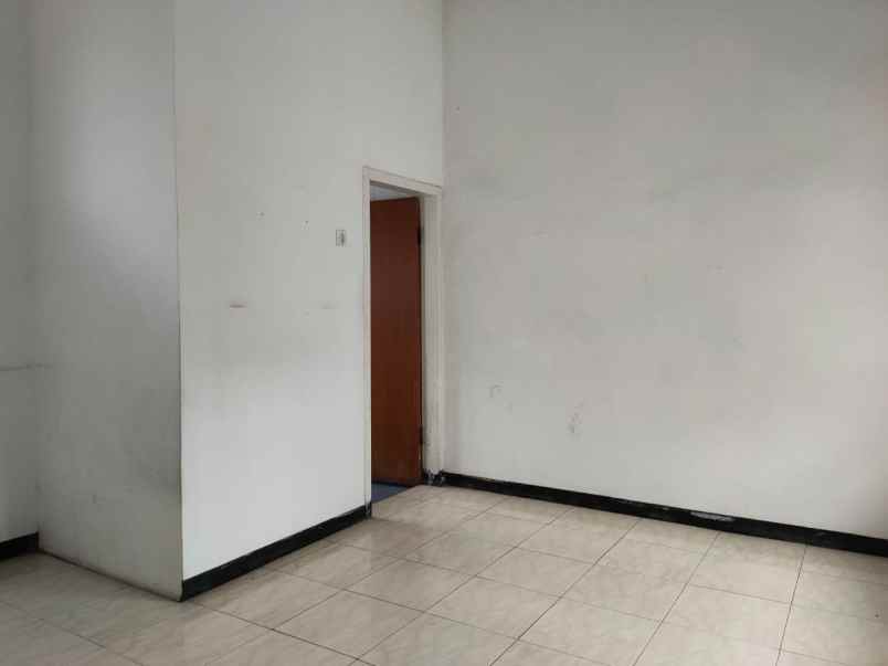 dijual villa songgokerto