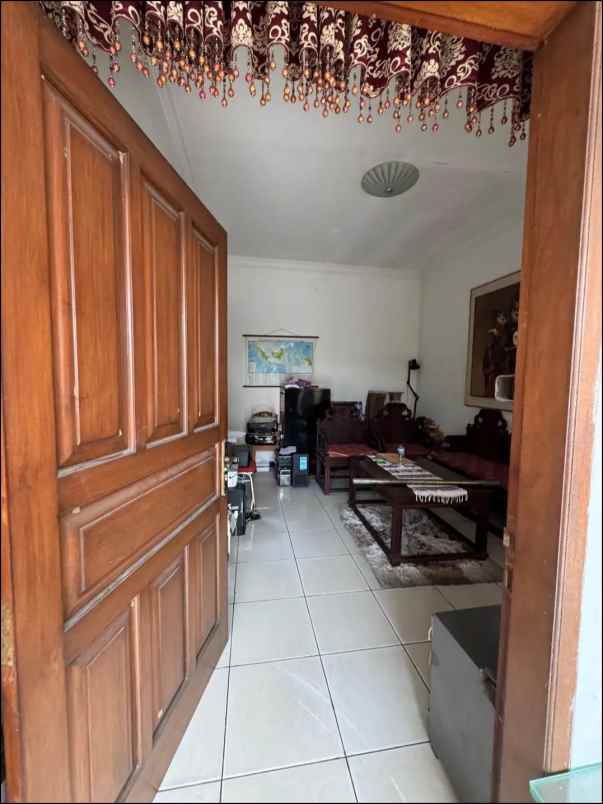 dijuwal rumah 2 lt kawasan smg atas