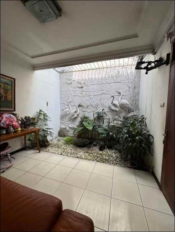 dijuwal rumah 2 lt kawasan smg atas