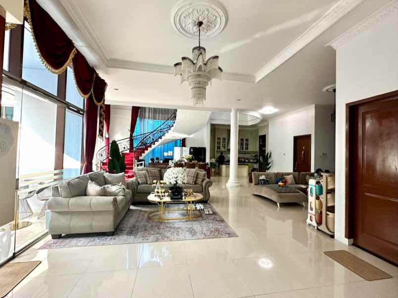 dijuwal rumah sultan 2 lt full furnished