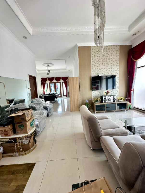 dijuwal rumah sultan 2 lt full furnished