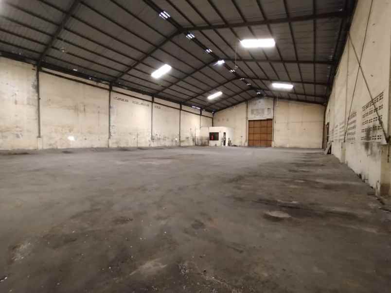 disewakan gudang ex pabrik di margomulyo indah