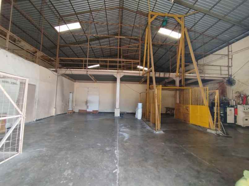disewakan gudang ex pabrik di margomulyo indah