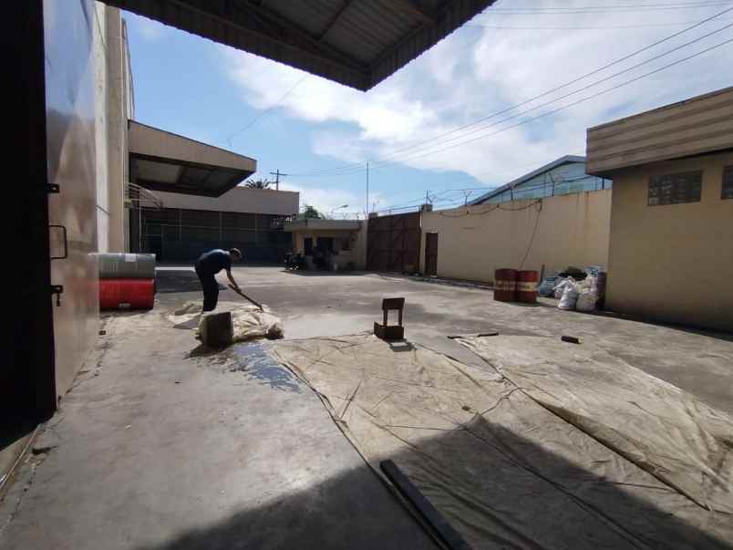 disewakan gudang ex pabrik di margomulyo indah