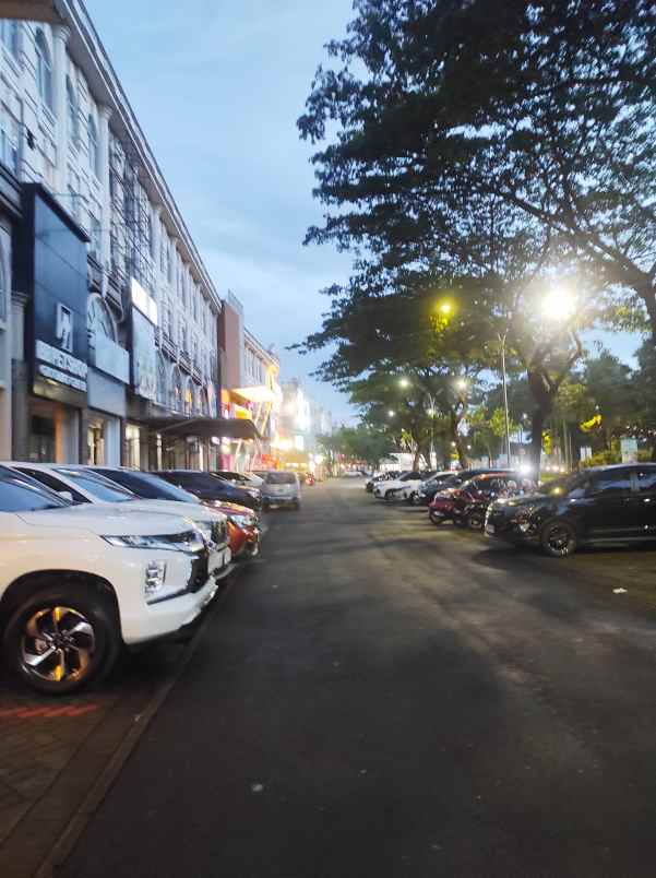 disewakan ruko crown hadap boulevard green lake city