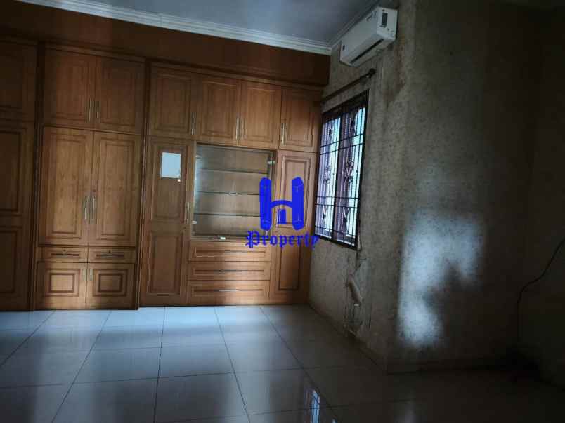 disewakan rumah komplek cemara hijau jalan