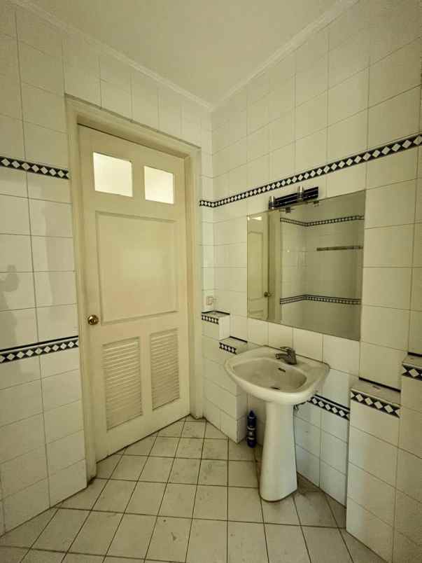 disewakan rumah menteng