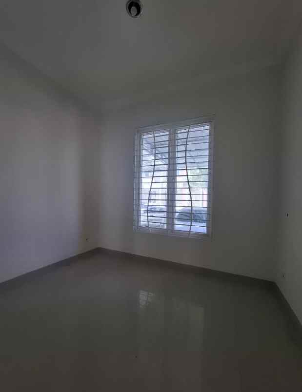 disewakan villa jalan boulevard barat raya