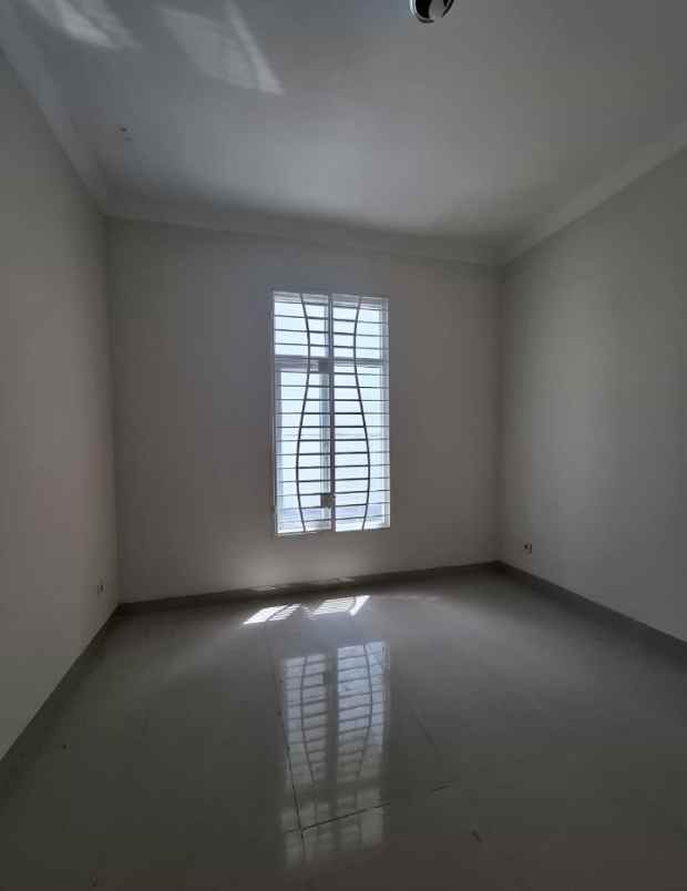 disewakan villa jalan boulevard barat raya