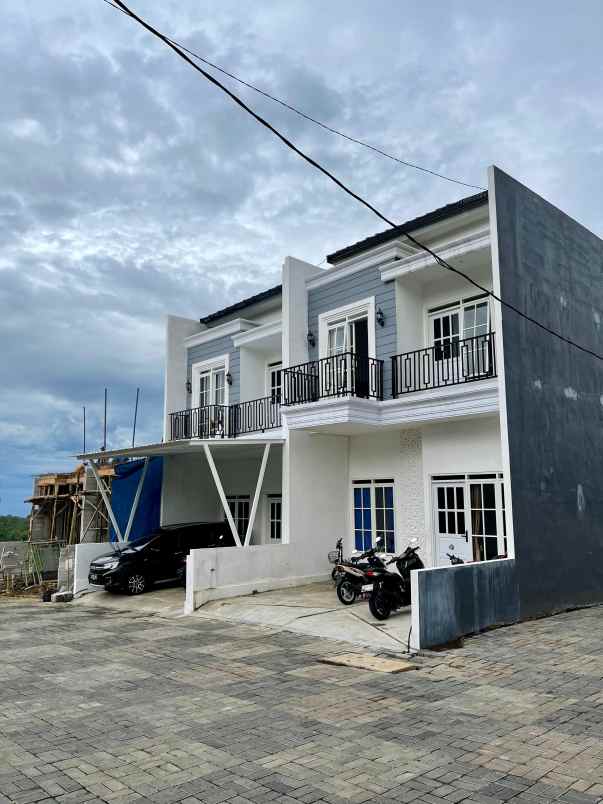 hunian berkonsep villa modern di naufal hills